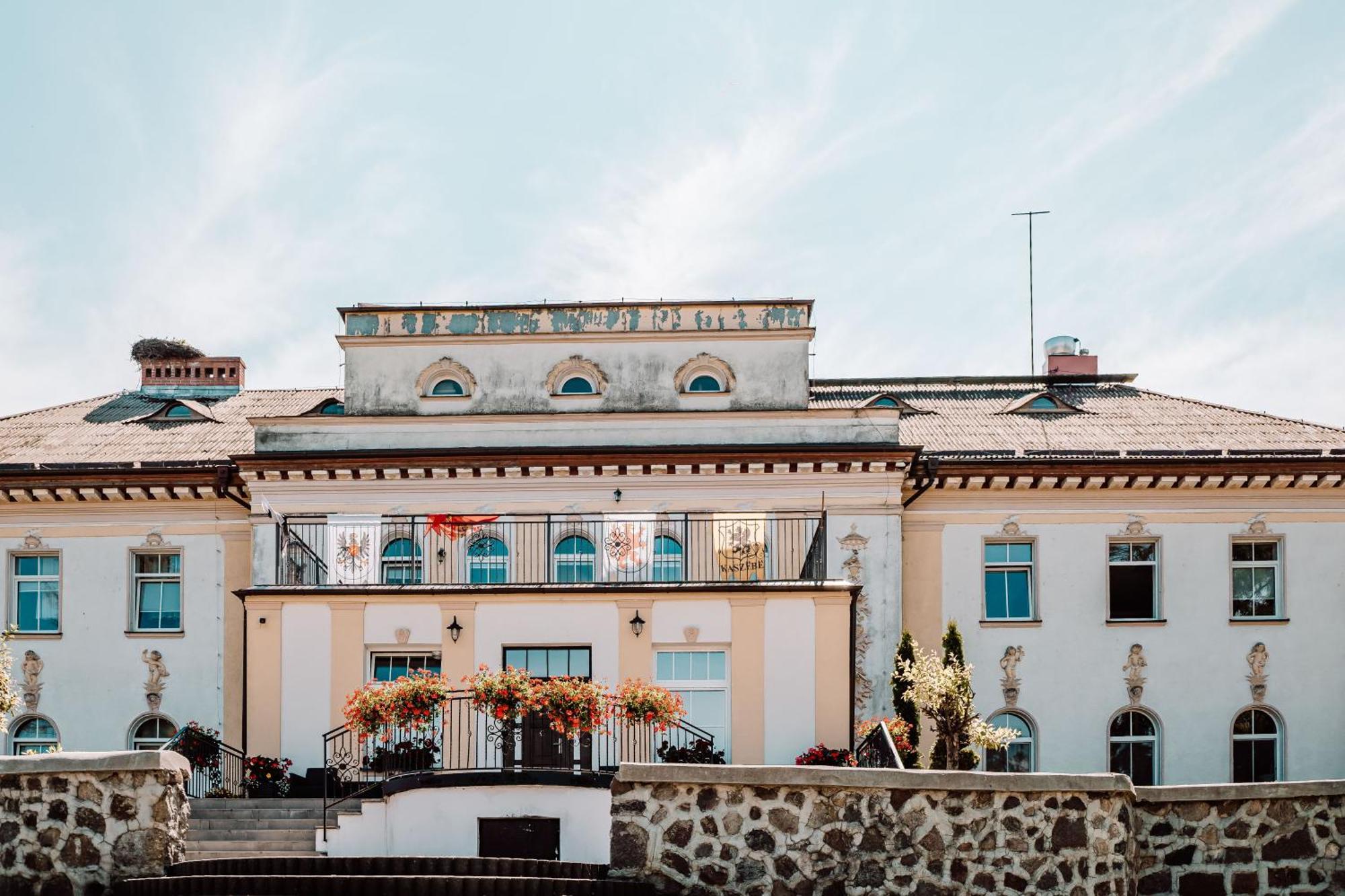 Palac Pod Bocianim Gniazdem Runowo  Extérieur photo