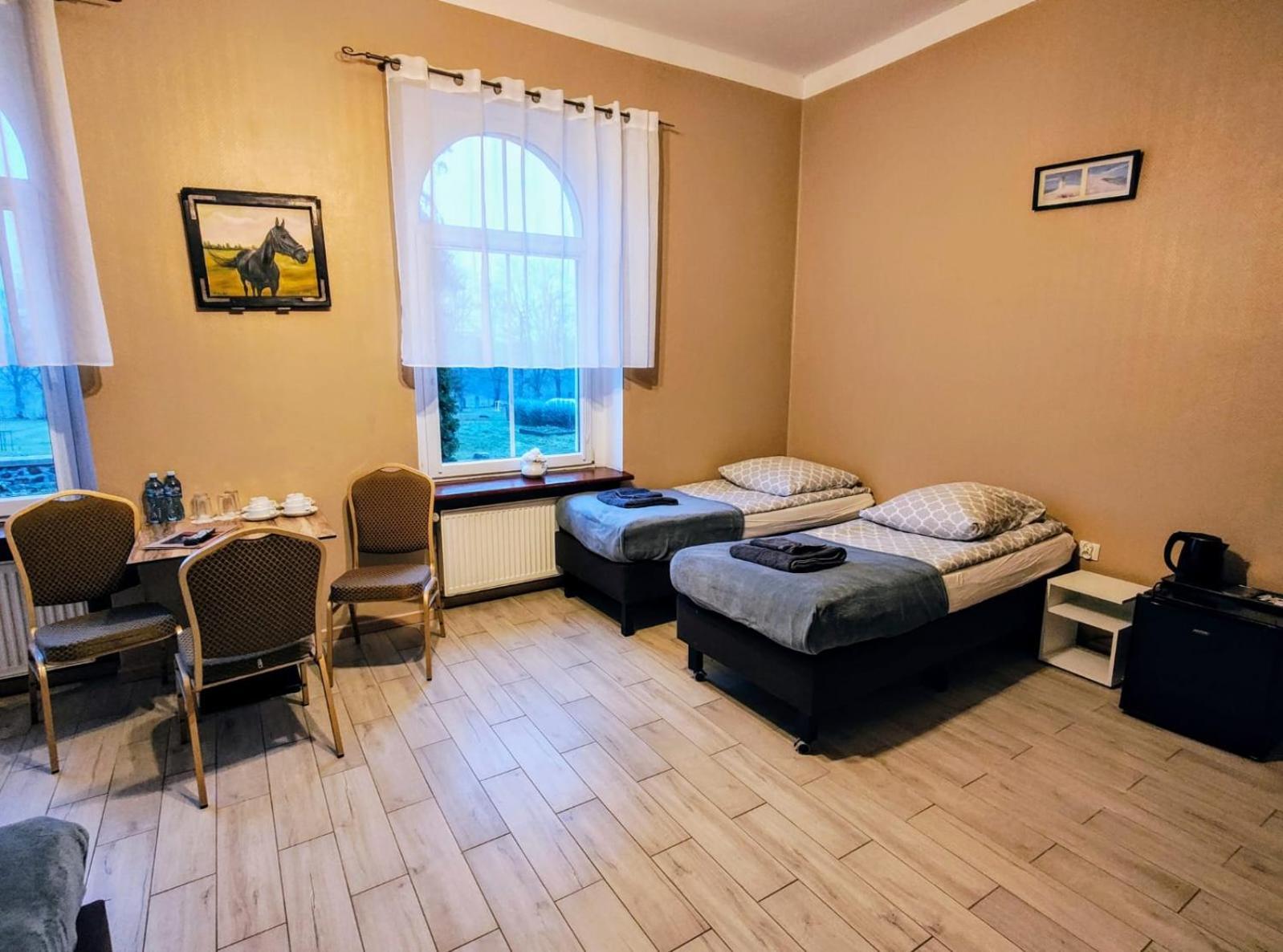 Palac Pod Bocianim Gniazdem Runowo  Extérieur photo